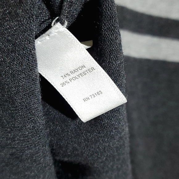 Cable & Gauge Grey Two-Tone Horizontal Stripe 3/4 Sleeve Knit Top - Medium - Picture 9 of 10